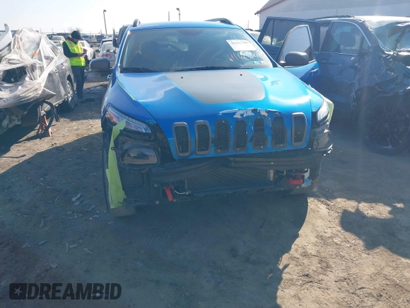 2018 Jeep Cherokee Trailhawk with VIN 1C4PJMBB2JD569069, listed as a IAAI auction lot 41651023 with 80,201 mi miles. Bid and sale history available at carsss.com. Image 6.