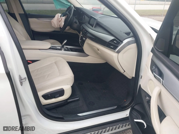 2015 BMW X5 sDrive35i with VIN 5UXKR2C53F0H37625, listed as a IAAI auction lot 41381467 with 110,524 mi miles. Bid and sale history available at carsss.com. Image 5.