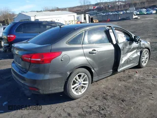 2018 Ford Focus SE z VIN 1FADP3F2XJL295508, wystawiony jako IAAI lot #41608216 z przebiegiem 89 696 mil mil oraz . Historia ofert i sprzedaży dostępna na DreamBid. Obrazek 4.