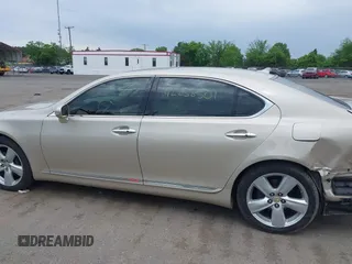 2012 Lexus LS 460 L z VIN JTHGL5EF6C5046681, wystawiony jako IAAI lot #42238501 z przebiegiem 101 140 mil mil oraz . Historia ofert i sprzedaży dostępna na DreamBid. Obrazek 14.