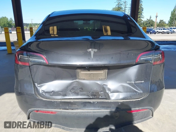 2024 Tesla Model Y Long Range z VIN 7SAYGAEE8RF088791, wystawiony jako IAAI lot #42185399 z przebiegiem 15 339 mil mil oraz . Historia ofert i sprzedaży dostępna na DreamBid. Obrazek 16.