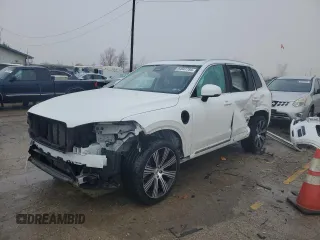 2023 Volvo XC90 Plus z VIN YV4H600N2P1949810, wystawiony jako Copart lot #84947784 z przebiegiem 40 842 mil mil oraz Czysty tytuł • Clean title. Historia ofert i sprzedaży dostępna na DreamBid. Obrazek 1.