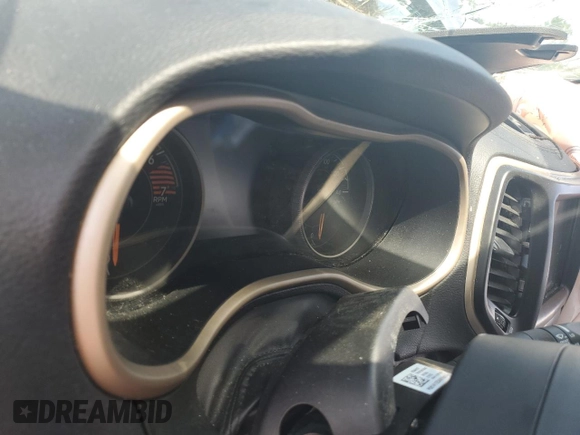 2018 Jeep Cherokee Limited z VIN 1C4PJMDB9JD599473, wystawiony jako Copart lot #63314894 z przebiegiem Nie podano mil oraz Szkoda całkowita • Salvage title. Historia ofert i sprzedaży dostępna na DreamBid. Obrazek 9.