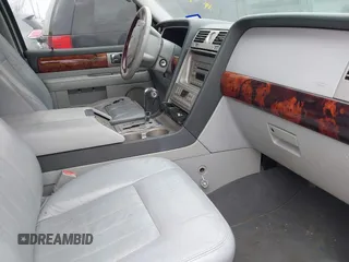 2005 Lincoln Navigator Luxury with VIN 5LMFU275X5LJ13111, listed as a IAAI auction lot 41498197 with Not Provided miles. Bid and sale history available at carsss.com. Image 5.