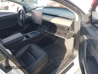 2021 Tesla Model Y Performance z VIN 5YJYGDEFXMF240246, wystawiony jako IAAI lot #42042951 z przebiegiem 76 139 mil mil oraz . Historia ofert i sprzedaży dostępna na DreamBid. Obrazek 5.