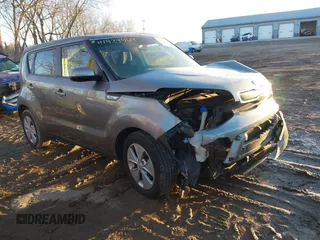 2016 Kia Soul with VIN KNDJN2A21G7283589, listed as a IAAI auction lot 41439464 with 135,000 mi miles. Bid and sale history available at carsss.com. Image 1.