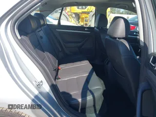 2008 Volkswagen Jetta SE z VIN 3VWRM71KX8M191212, wystawiony jako IAAI lot #42660632 z przebiegiem 198 459 mil mil oraz . Historia ofert i sprzedaży dostępna na DreamBid. Obrazek 8.