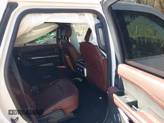 2022 Ford Expedition Limited z VIN 1FMJU2AT7NEA67407, wystawiony jako IAAI lot #41796472 z przebiegiem 31 145 mil mil oraz . Historia ofert i sprzedaży dostępna na DreamBid. Obrazek 8.