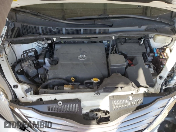 2015 Toyota Sienna XLE with VIN 5TDYK3DC4FS667923, listed as a Copart auction lot 86730854 with 62,486 mi miles and Salvage Title. Bid and sale history available at DreamBid. Image 12.