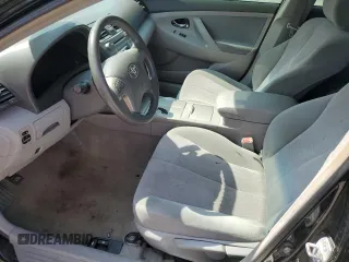 2010 Toyota Camry z VIN 4T1BF3EK9AU013984, wystawiony jako Copart lot #59219365 z przebiegiem Nie podano mil oraz Szkoda całkowita • Salvage title. Historia ofert i sprzedaży dostępna na DreamBid. Obrazek 7.