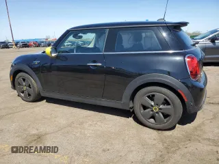 2024 MINI Hardtop Cooper SE z VIN WMW13DJ08R2V51857, wystawiony jako Copart lot #54558725 z przebiegiem 10 296 mil mil oraz Czysty tytuł • Clean title. Historia ofert i sprzedaży dostępna na DreamBid. Obrazek 2.