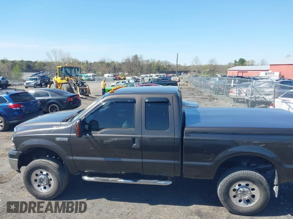 2005 Ford F-250 XL with VIN 1FTSX21595EB51715, listed as a IAAI auction lot 42002335 with 101,833 mi miles and . Bid and sale history available at DreamBid. Image 15.