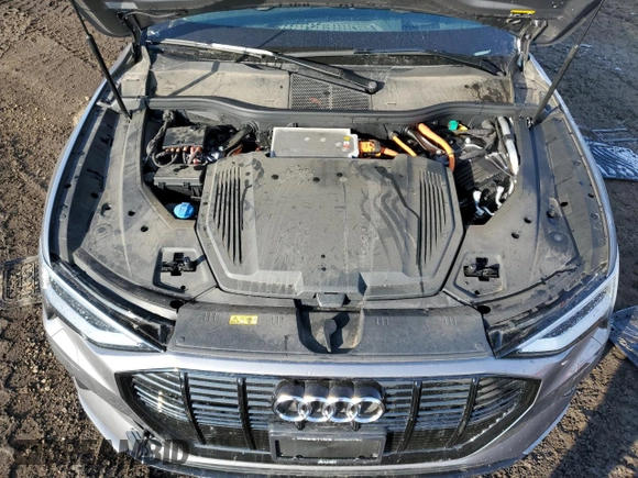 2021 Audi e-tron Prestige z VIN WA1VAAGE7MB017523, wystawiony jako Copart lot #36704493 z przebiegiem 8 204 mil mil oraz . Historia ofert i sprzedaży dostępna na DreamBid. Obrazek 13.