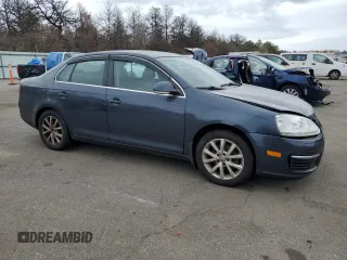 2010 Volkswagen Jetta SE with VIN 3VWRZ7AJ2AM038256, listed as a Copart auction lot 47631015 with 205,579 mi miles and Salvage title. Bid and sale history available at DreamBid. Image 4.