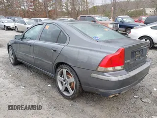 2004 Volvo S60 R with VIN YV1RH52Y742375744, listed as a IAAI auction lot 41493592 with 1 mi miles. Bid and sale history available at carsss.com. Image 3.