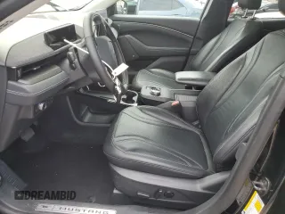 2022 Ford Mustang Mach-E Premium z VIN 3FMTK3SU4NMA03797, wystawiony jako Copart lot #55990545 z przebiegiem 38 004 mil mil oraz Szkoda całkowita • Salvage title. Historia ofert i sprzedaży dostępna na DreamBid. Obrazek 7.