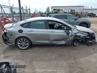 2015 Chrysler 200 S z VIN 1C3CCCBB9FN702905, wystawiony jako IAAI lot #41825157 z przebiegiem 96 642 mil mil oraz . Historia ofert i sprzedaży dostępna na DreamBid. Obrazek 13.