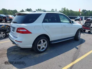 2015 Mercedes-Benz M 400 z VIN 4JGDA5GB3FA462411, wystawiony jako IAAI lot #42388501 z przebiegiem 100 269 mil mil oraz . Historia ofert i sprzedaży dostępna na DreamBid. Obrazek 4.