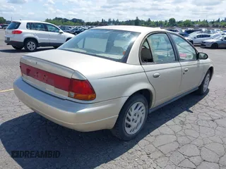 1999 Saturn SL z VIN 1G8ZK5275XZ283178, wystawiony jako IAAI lot #42303549 z przebiegiem 216 776 mil mil oraz . Historia ofert i sprzedaży dostępna na DreamBid. Obrazek 4.