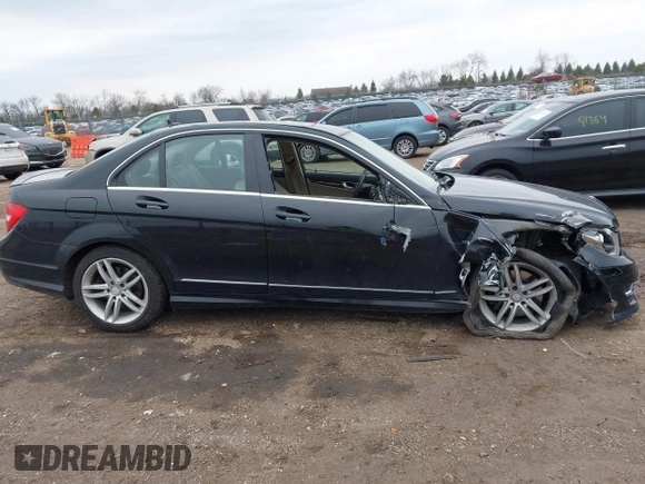 2013 Mercedes-Benz C 300 Sport с VIN WDDGF8AB9DR286014, выставлен на аукционе IAAI как лот 41878422 с пробегом 83 702 миль миль и . История ставок и продаж доступна на DreamBid. Изображение 13.