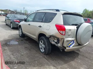 2006 Toyota RAV4 with VIN JTMZK33V365000984, listed as a IAAI auction lot 41957813 with 121,527 mi miles. Bid and sale history available at carsss.com. Image 3.