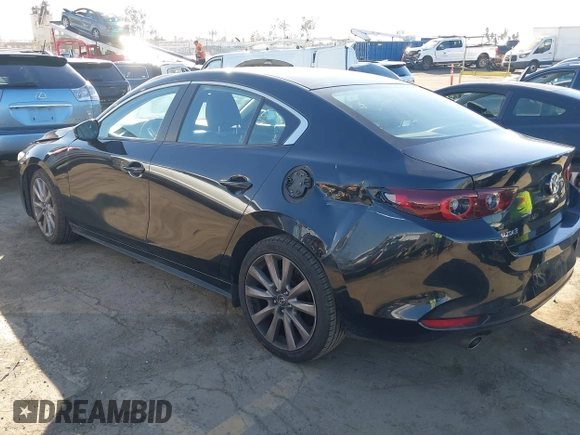 2022 Mazda 3 Carbon Edition z VIN JM1BPACLXN1507604, wystawiony jako IAAI lot #41408768 z przebiegiem 77 239 mil mil oraz . Historia ofert i sprzedaży dostępna na DreamBid. Obrazek 3.