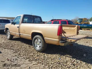1989 Chevrolet C/K 2500 with VIN 1GCFC24K6KE103258, listed as a IAAI auction lot 41550838 with 101,037 mi miles. Bid and sale history available at carsss.com. Image 3.