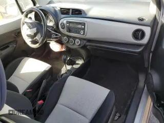 2012 Toyota Yaris L z VIN JTDJTUD36CD501205, wystawiony jako Copart lot #49529145 z przebiegiem 307 992 mil mil oraz Szkoda całkowita • Salvage title. Historia ofert i sprzedaży dostępna na DreamBid. Obrazek 8.