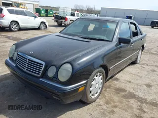 1998 Mercedes-Benz E-Class with VIN WDBJF65F1WA631361, listed as a IAAI auction lot 41870881 with 101,292 mi miles. Bid and sale history available at carsss.com. Image 2.