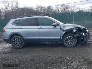 2020 Volkswagen Tiguan SE with VIN 3VV2B7AX2LM042731, listed as a IAAI auction lot 41645891 with 69,661 mi miles. Bid and sale history available at carsss.com. Image 13.