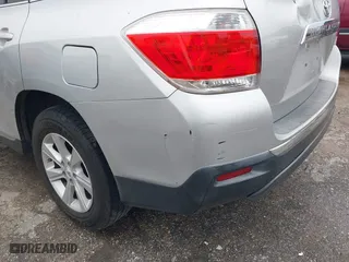 2011 Toyota Highlander with VIN 5TDZK3EH9BS030051, listed as a IAAI auction lot 41436897 with 253,513 mi miles. Bid and sale history available at carsss.com. Image 18.