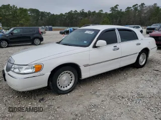 2001 Lincoln Town Car Executive z VIN 1LNHM81W91Y650775, wystawiony jako Copart lot #47074385 z przebiegiem 141 344 mil mil oraz Szkoda całkowita • Salvage title. Historia ofert i sprzedaży dostępna na DreamBid. Obrazek 1.
