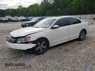 2013 Volkswagen Passat SE z VIN 1VWBP7A37DC113855, wystawiony jako Copart lot #55880875 z przebiegiem 135 827 mil mil oraz Szkoda całkowita • Salvage title. Historia ofert i sprzedaży dostępna na DreamBid. Obrazek 1.