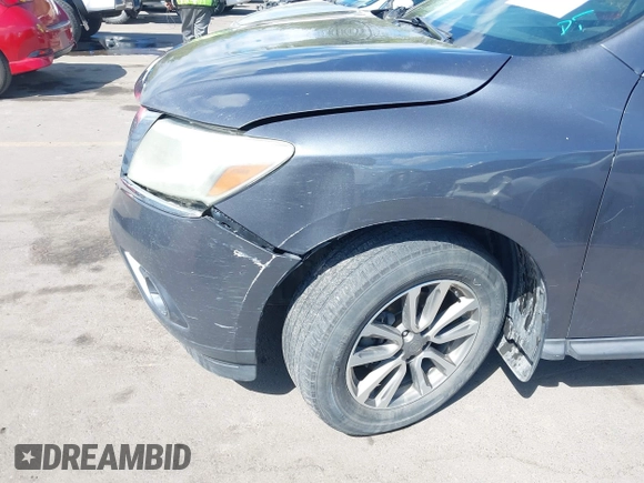 2014 Nissan Pathfinder SV with VIN 5N1AR2MN3EC673409, listed as a IAAI auction lot 42061982 with 136,611 mi miles. Bid and sale history available at carsss.com. Image 13.