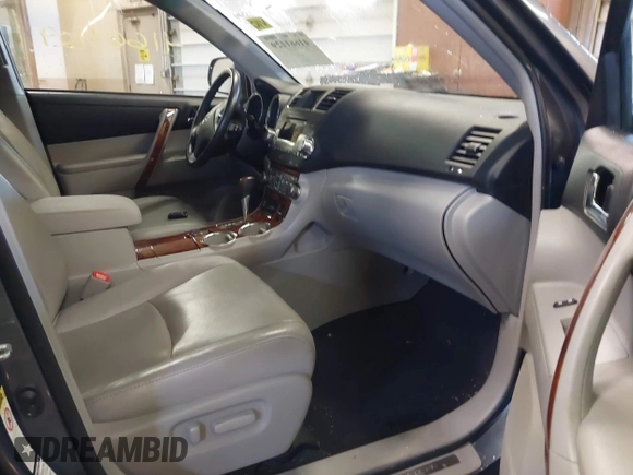 2012 Toyota Highlander Limited with VIN 5TDDK3EH4CS152327, listed as a IAAI auction lot 41661129 with 196,836 mi miles. Bid and sale history available at carsss.com. Image 5.