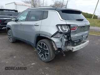 2018 Jeep Compass Limited with VIN 3C4NJDCB4JT400252, listed as a IAAI auction lot 41838268 with 31,407 mi miles. Bid and sale history available at carsss.com. Image 3.