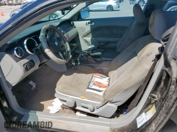 2008 Ford Mustang Deluxe с VIN 1ZVHT80NX85102728, выставлен на аукционе Copart как лот 62939415 с пробегом Не указан миль и Чистый • Clean title. История ставок и продаж доступна на DreamBid. Изображение 7.
