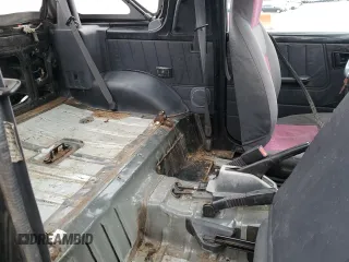 1993 Geo Tracker z VIN 2CNBE18U6P6927170, wystawiony jako Copart lot #48283925 z przebiegiem 178 293 mil mil oraz Tytuł czysty. Historia ofert i sprzedaży dostępna na DreamBid. Obrazek 10.