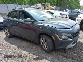 2022 Hyundai Kona SEL z VIN KM8K6CAB7NU825795, wystawiony jako IAAI lot #42284683 z przebiegiem 49 693 mil mil oraz . Historia ofert i sprzedaży dostępna na DreamBid. Obrazek 1.