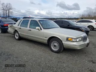 1997 Lincoln Town Car Executive z VIN 1LNLM81W9VY643745, wystawiony jako Copart lot #47921365 z przebiegiem 68 821 mil mil oraz Szkoda całkowita • Salvage title. Historia ofert i sprzedaży dostępna na DreamBid. Obrazek 4.