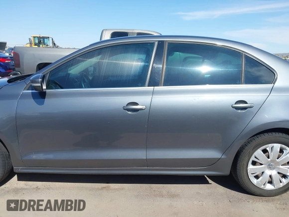 2013 Volkswagen Jetta Sedan SE with VIN 3VWDP7AJ8DM384221, listed as a IAAI auction lot 42023691 with 157,403 mi miles. Bid and sale history available at carsss.com. Image 14.