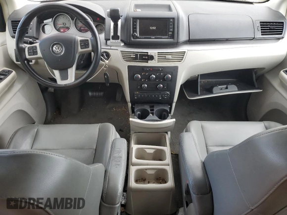 2011 Volkswagen Routan SE with VIN 2V4RW3DG0BR789523, listed as a Copart auction lot 61761785 with 124,530 mi miles and Clean title. Bid and sale history available at DreamBid. Image 8.