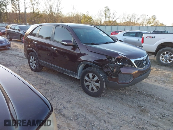 2012 Kia Sorento LX z VIN 5XYKT3A15CG203294, wystawiony jako IAAI lot #41339207 z przebiegiem 122 141 mil mil oraz . Historia ofert i sprzedaży dostępna na DreamBid. Obrazek 1.