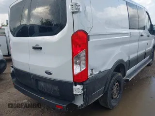 2018 Ford Transit z VIN 1FTYR1ZM6JKA46555, wystawiony jako IAAI lot #42712487 z przebiegiem 212 238 mil mil oraz . Historia ofert i sprzedaży dostępna na DreamBid. Obrazek 6.