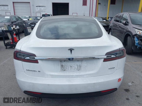 2018 Tesla Model S 75D z VIN 5YJSA1E28JF247985, wystawiony jako IAAI lot #42116586 z przebiegiem 102 062 mil mil oraz . Historia ofert i sprzedaży dostępna na DreamBid. Obrazek 16.