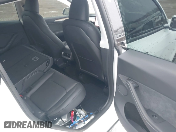 2024 Tesla Model Y Long Range z VIN 7SAYGDEE5RA326577, wystawiony jako IAAI lot #41531364 z przebiegiem 5353 mil mil oraz . Historia ofert i sprzedaży dostępna na DreamBid. Obrazek 8.