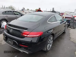 2019 Mercedes-Benz C 300 z VIN WDDWJ8DB6KF875249, wystawiony jako IAAI lot #42454994 z przebiegiem 51 013 mil mil oraz . Historia ofert i sprzedaży dostępna na DreamBid. Obrazek 4.
