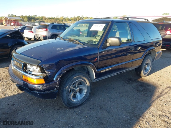 2002 Chevrolet Blazer LS with VIN 1GNCS18W12K127425, listed as a IAAI auction lot 41823290 with 182,949 mi miles. Bid and sale history available at carsss.com. Image 18.