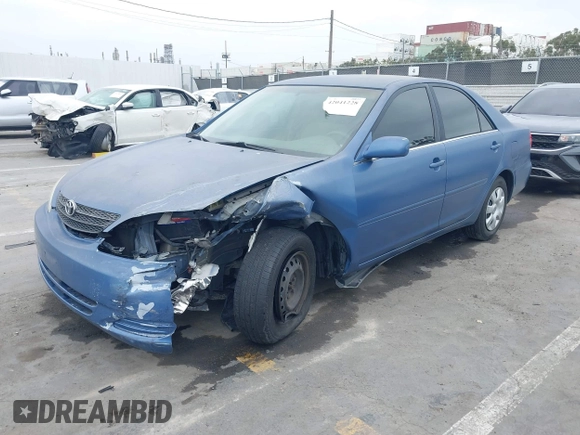2004 Toyota Camry LE z VIN 4T1BE32K44U832767, wystawiony jako IAAI lot #42041228 z przebiegiem 185 778 mil mil oraz . Historia ofert i sprzedaży dostępna na DreamBid. Obrazek 2.