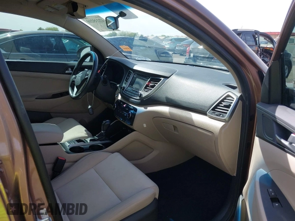 2017 Hyundai Tucson Value z VIN KM8J33A21HU495872, wystawiony jako IAAI lot #42235210 z przebiegiem 158 185 mil mil oraz . Historia ofert i sprzedaży dostępna na DreamBid. Obrazek 5.